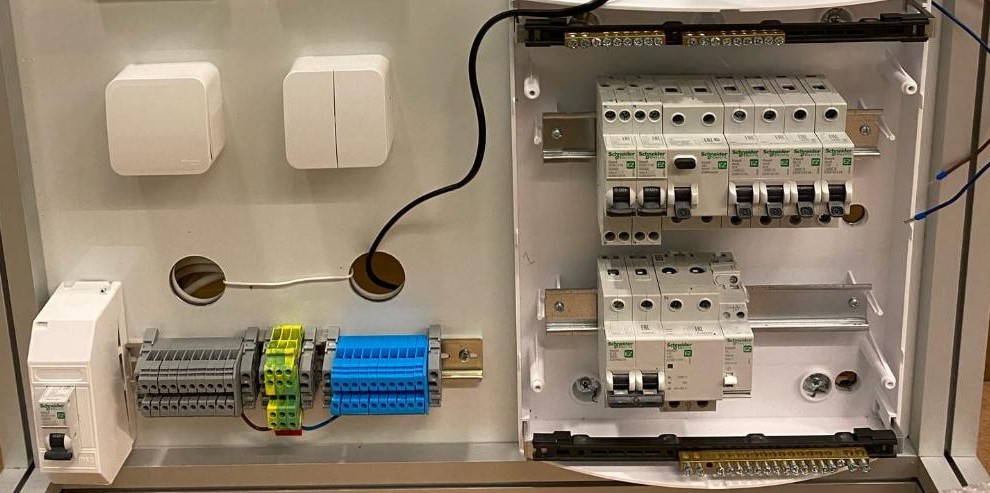 Schneider Electric - партнёр проекта «Умное электричество» для подростков из детских домов и интернатов Schneider Electric - партнёр проекта «Умное электричество» для подростков из детских домов и интернатов