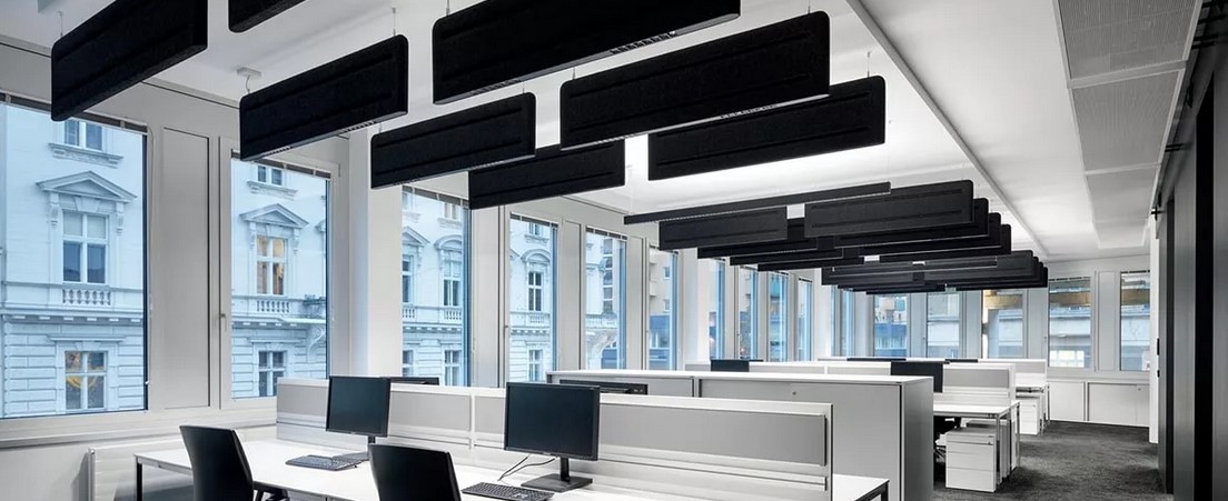 Для офисов подойдут светодиодные светильники прямого и рассеянного света с косинусной силой света с широким углом светораспределения 120°